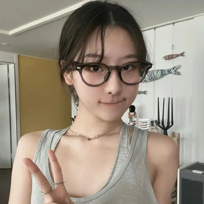 三个摩登女性